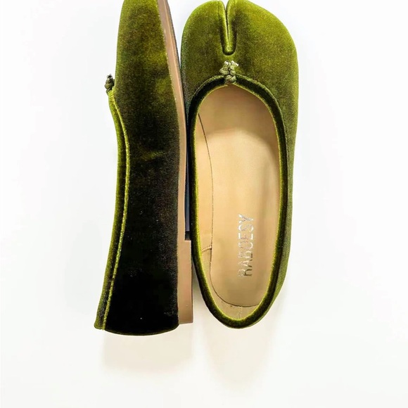 Ballet Tabi Flats in Olive Green Velvet - Picture 7 of 8